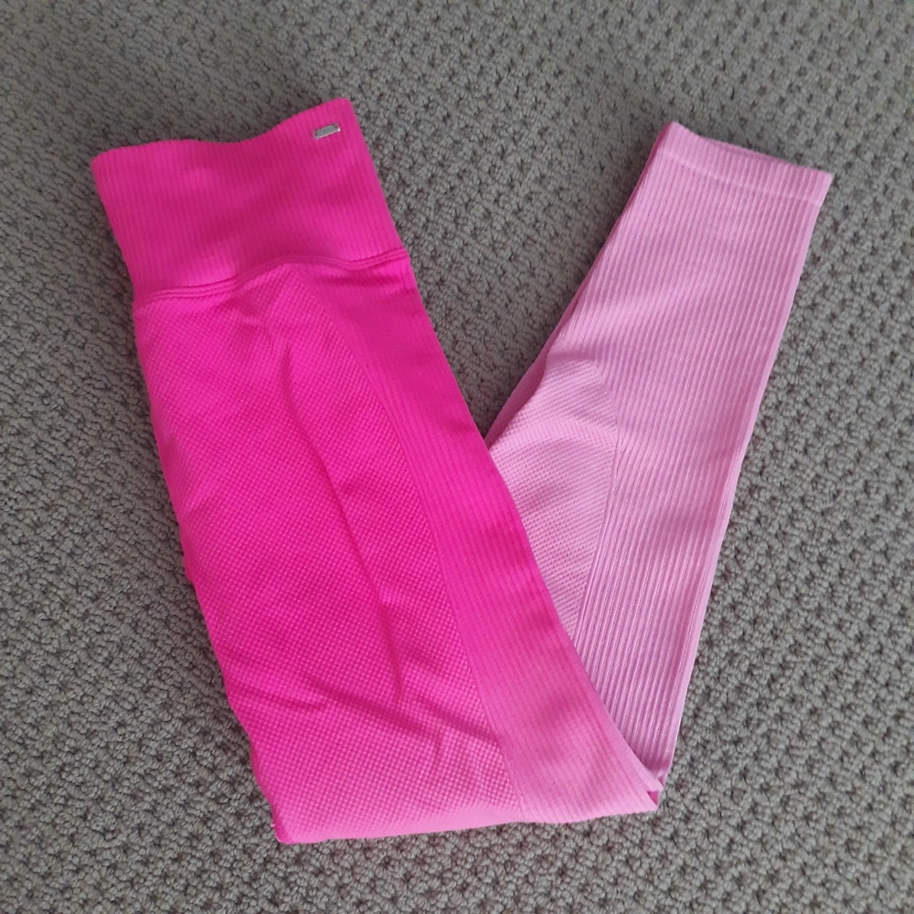EUC Pink ombre leggings